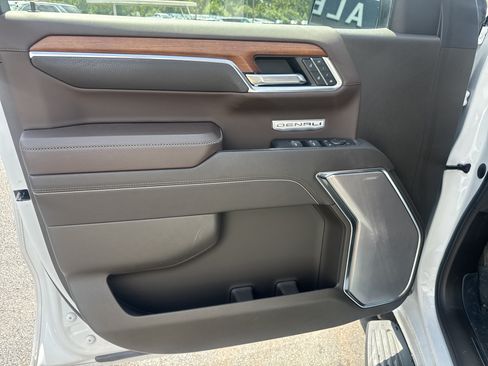 Used 2022 GMC Sierra 1500 Denali AWD/4WD image 15