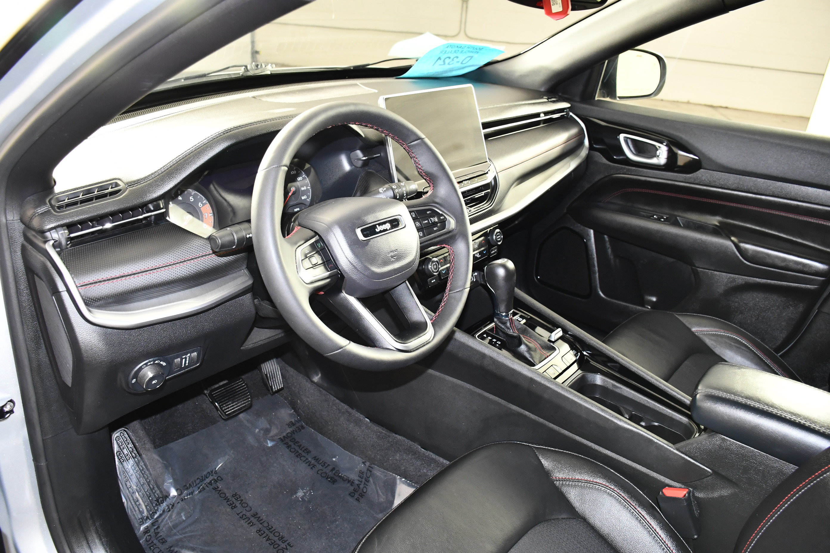 Used 2026 Jeep Compass Trailhawk AWD/4WD image 2