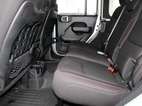 Used 2022 Jeep Wrangler Unlimited Rubicon w/ Cold Weather Group image 30