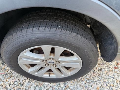 Used 2019 Ford Explorer XLT image 15