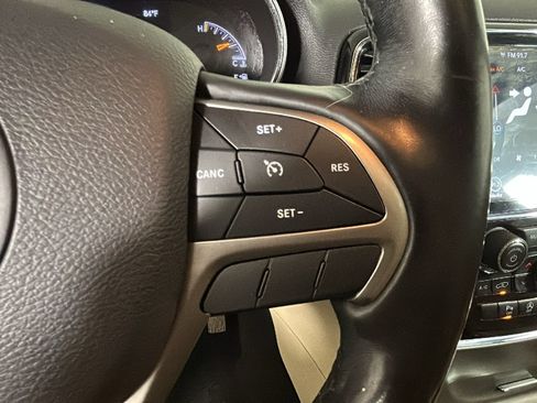 Used 2020 Jeep Grand Cherokee Limited AWD/4WD image 18