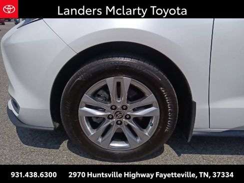 Used 2024 Toyota Sienna Limited FWD image 10