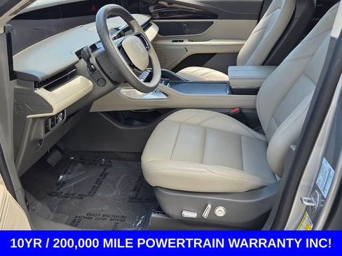Used 2025 Lincoln Nautilus Premier AWD/4WD image 9