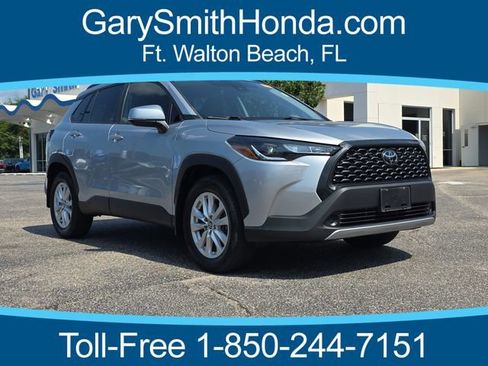 Used 2022 Toyota Corolla Cross LE AWD/4WD image 1