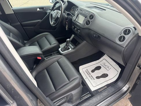 Used 2012 Volkswagen Tiguan S image 11
