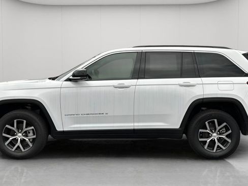 New 2025 Jeep Grand Cherokee Limited w/ Luxury Tech Group II AWD/4WD image 9