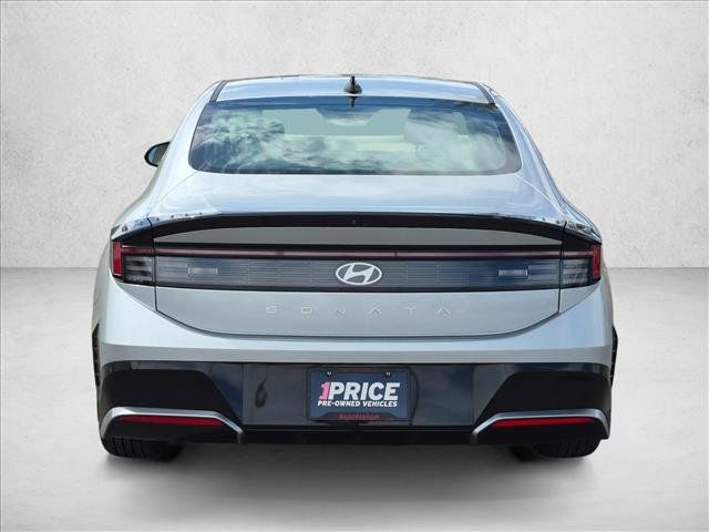 Used 2025 Hyundai Sonata SEL FWD image 6