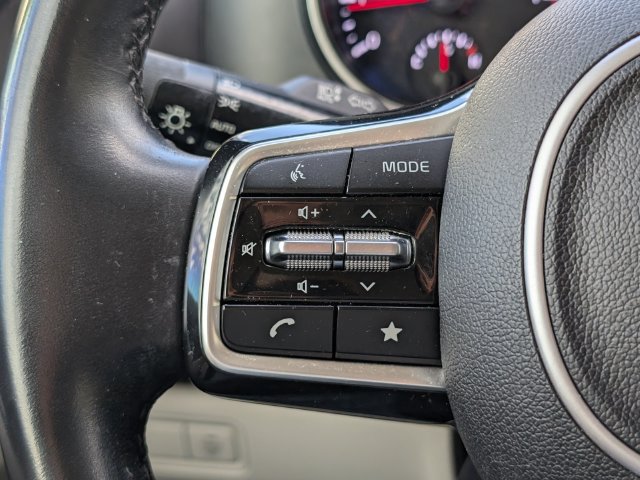 Used 2022 Kia Carnival LX FWD image 18