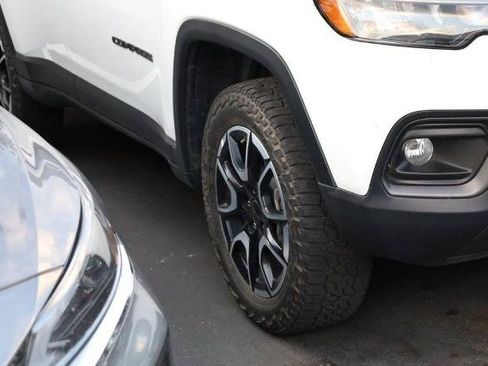 Used 2025 Jeep Compass Trailhawk AWD/4WD image 3