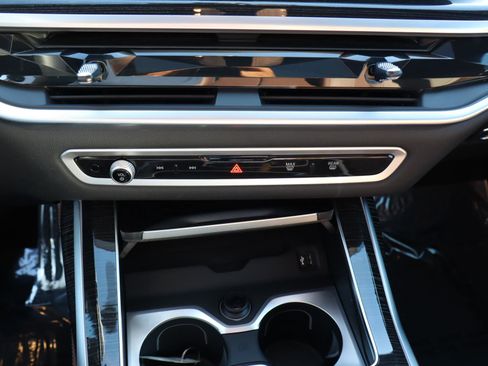 Used 2025 BMW X7 M60i w/ Executive Package image 27