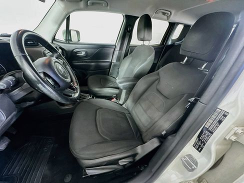 Used 2017 Jeep Renegade Altitude FWD image 13