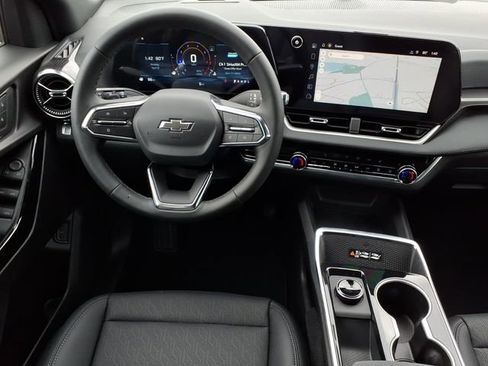 New 2026 Chevrolet Equinox LT w/ Convenience Package II FWD image 12