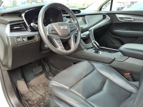 Used 2018 Cadillac XT5 Luxury w/ Driver Awareness Package AWD/4WD image 12