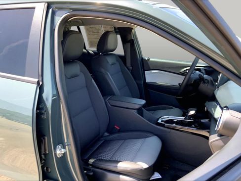 Used 2025 Chevrolet Trax LT FWD image 9
