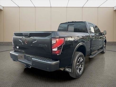 Used 2024 Nissan Titan PRO-4X w/ Pro-4x Convenience Package image 18