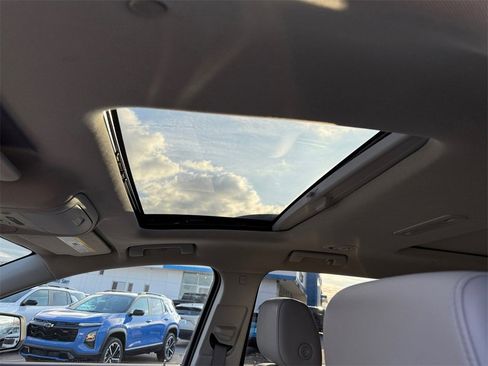 Used 2022 GMC Acadia SLT w/ Technology Package image 27