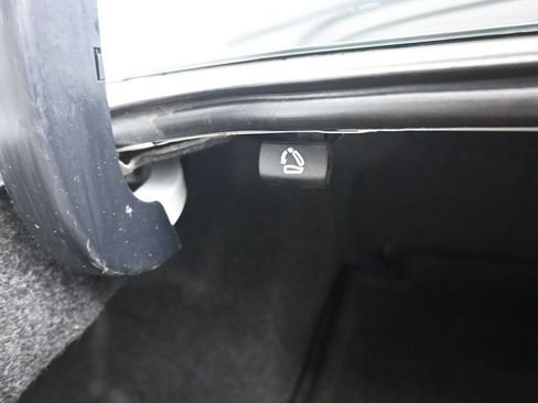 Used 2012 Volkswagen Passat 2.5 S FWD image 40