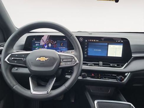 Used 2026 Chevrolet Equinox LT image 14