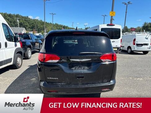 Used 2023 Chrysler Voyager LX FWD image 5