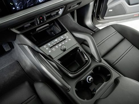 New 2026 Porsche Cayenne Base image 18