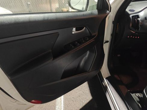 Used 2011 Kia Sportage EX w/ Premium Pkg w/Leather Seats image 6