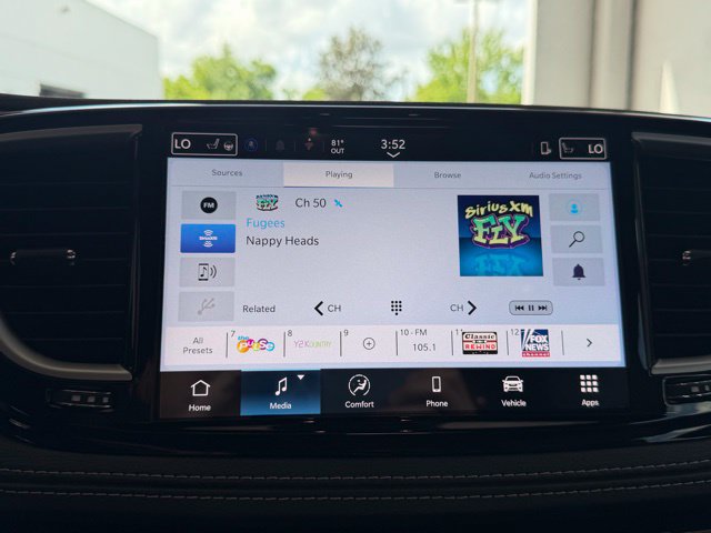 New 2026 Chrysler Pacifica Select AWD/4WD image 18