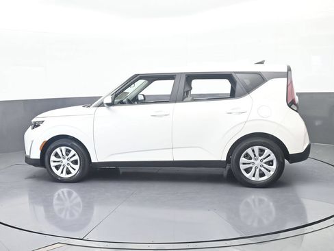 Used 2023 Kia Soul LX FWD image 3
