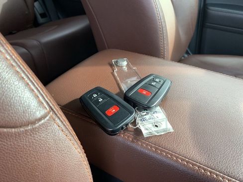 Used 2022 Toyota 4Runner Limited image 34