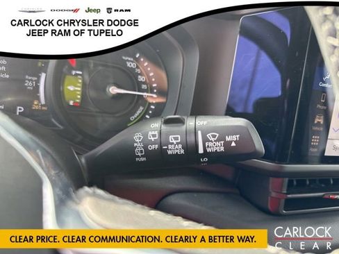 Used 2025 Jeep Wrangler Sahara image 16