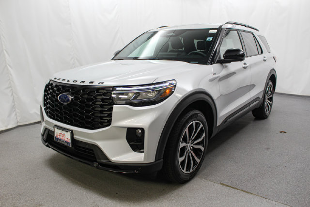 Certified 2026 Ford Explorer ST-Line AWD/4WD image 4