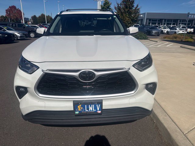 Used 2020 Toyota Highlander XLE AWD/4WD image 5