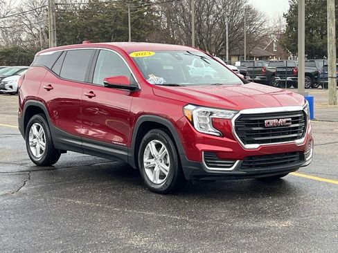 Used 2023 GMC Terrain SLE image 7