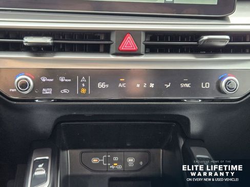 Certified 2025 Kia Sorento S FWD image 17