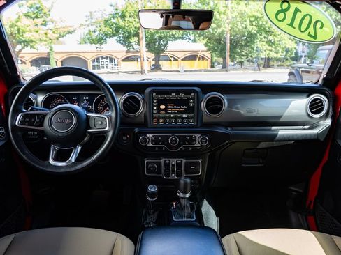 Used 2018 Jeep Wrangler Unlimited Sahara AWD/4WD image 11