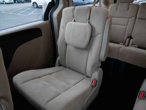 Used 2014 Dodge Grand Caravan SXT image 13