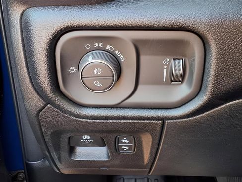 New 2026 RAM 1500 4x4 Crew Cab image 18