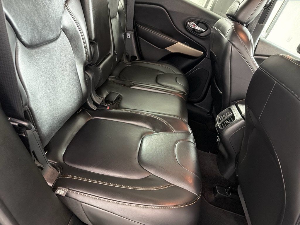 Used 2018 Jeep Cherokee Limited FWD image 21
