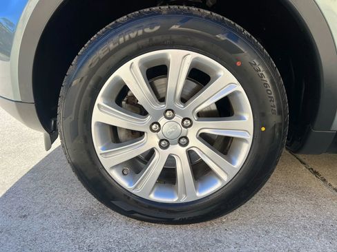 Used 2017 Land Rover Discovery Sport SE image 44