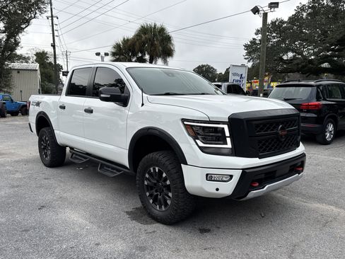 Used 2021 Nissan Titan PRO-4X w/ Pro-4x Convenience Package image 7