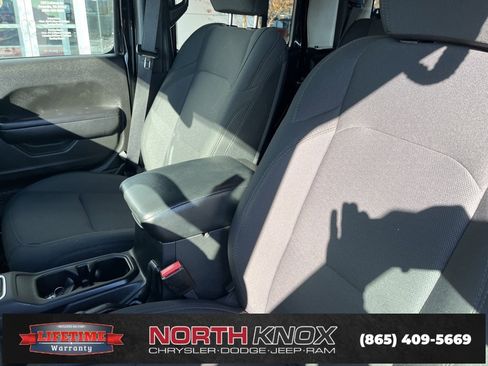 Used 2021 Jeep Gladiator Sport image 4