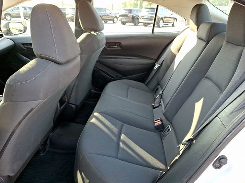 Used 2022 Toyota Corolla LE image 9