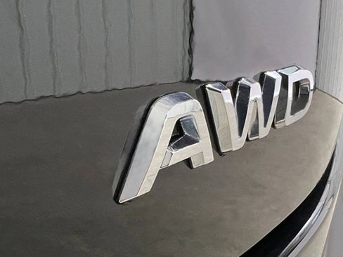 New 2025 Honda Pilot Touring image 6