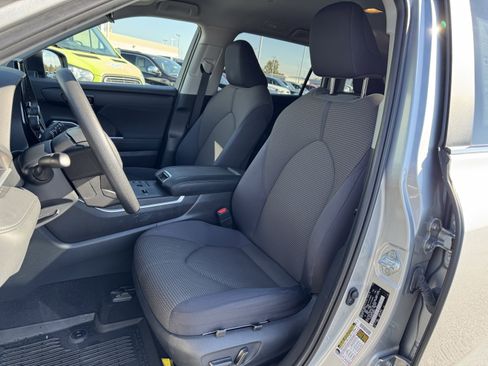 Used 2023 Toyota Highlander L image 25