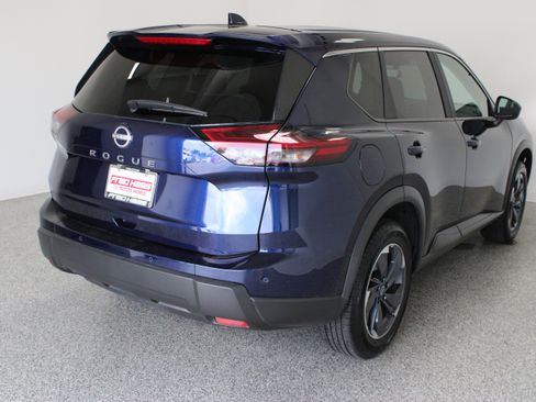 Used 2025 Nissan Rogue SV FWD image 7