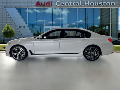 Used 2019 BMW 740i w/ Executive Package image 2