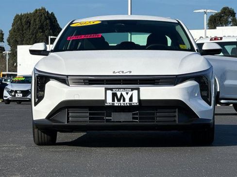 New 2025 Kia K4 LX image 9