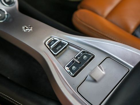 Used 2010 Ferrari California RWD image 35