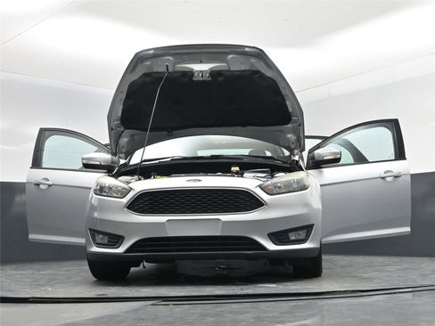 Used 2017 Ford Focus SEL image 22