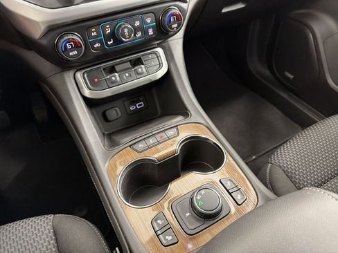 Used 2021 GMC Acadia SLE w/ Driver Convenience Package image 24