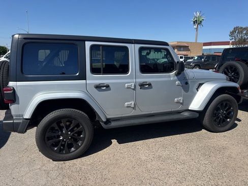 Used 2023 Jeep Wrangler Unlimited Sahara w/ Cold Weather Group AWD/4WD image 4